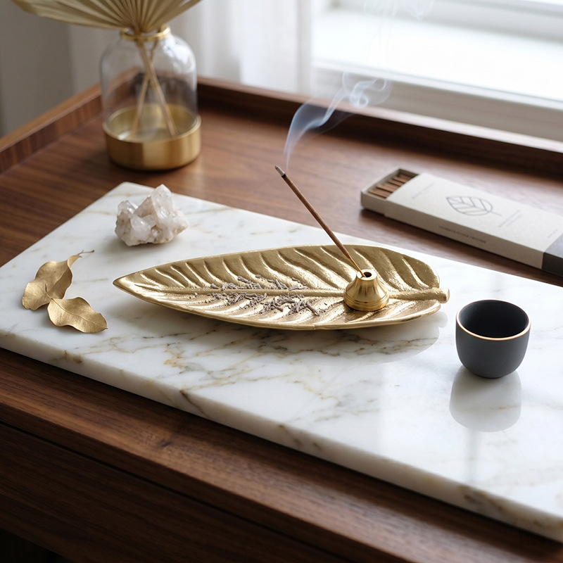 アンティーク調のゴールド装飾トレイ、葉っぱと花のモチーフが施 - Candle Holder Decor のレビューと価格