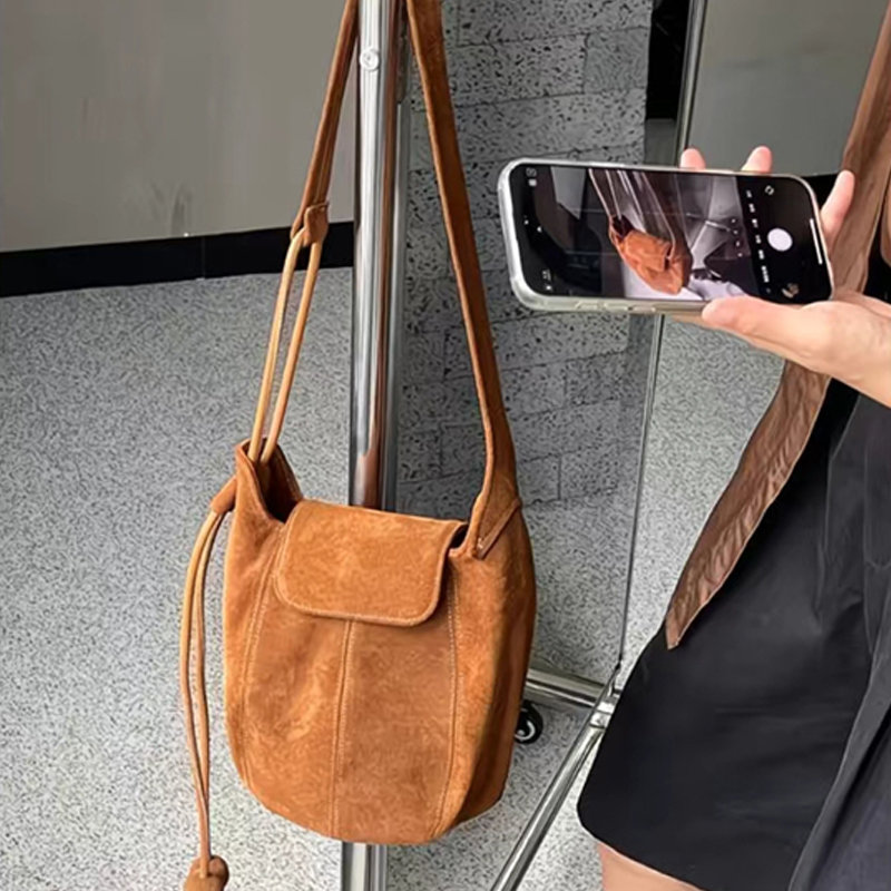 フロストスエードバケットバッグ パンプキンバッグ レディース - Interior Design High End のレビューと価格